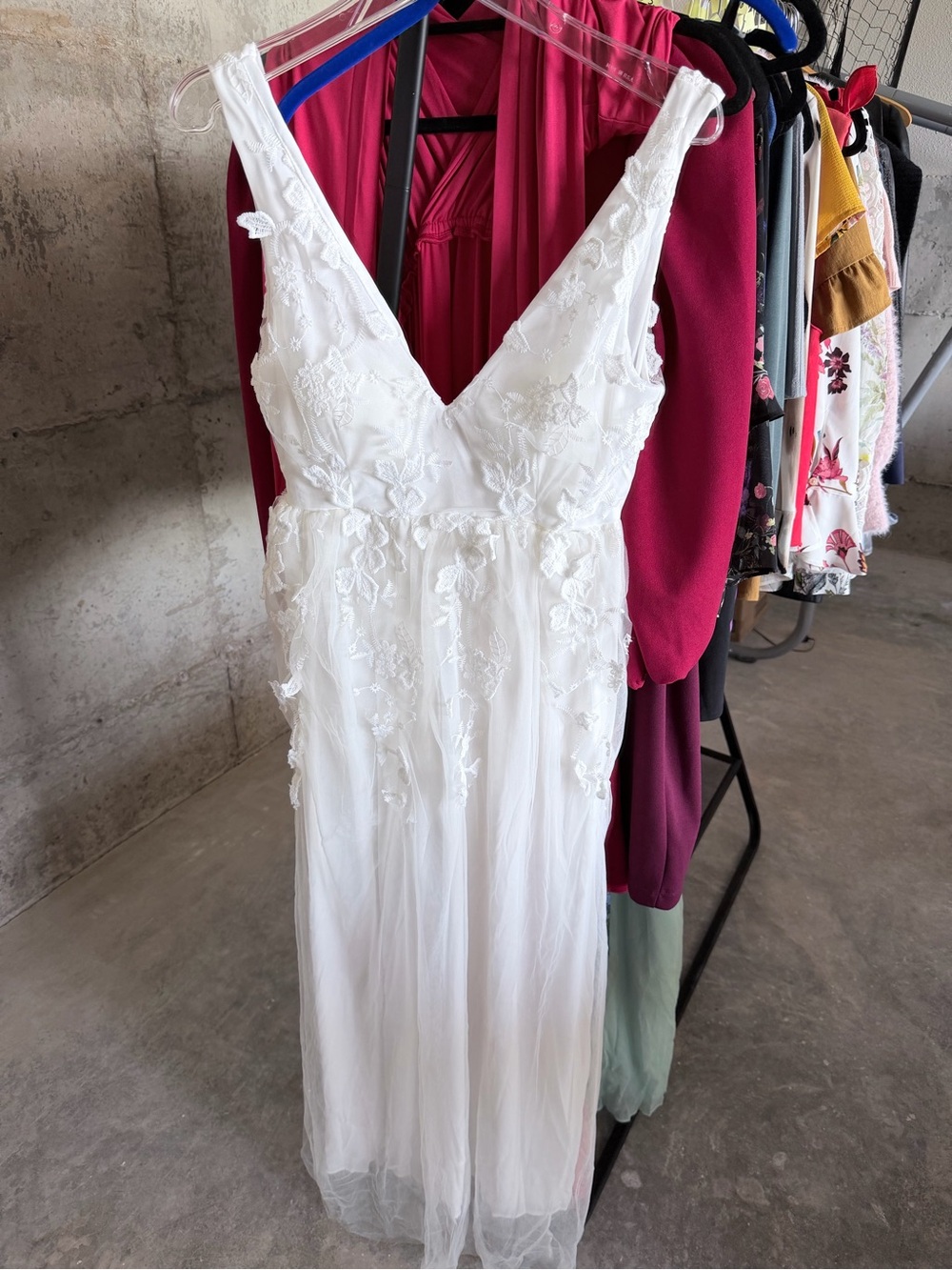 Elegant White Lace V-Neck Maxi Dress